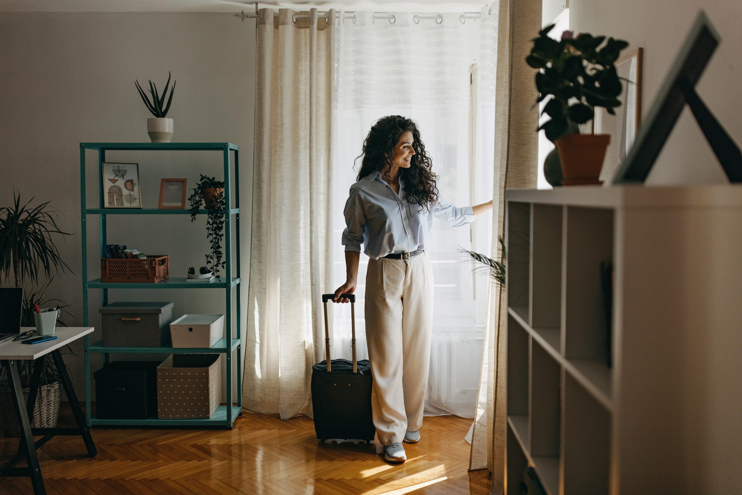 Cosa fare a casa prima di partire per le vacanze per il risparmio energetico scaled