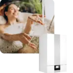 Donna felice sotto l'acqua calda di una caldaia moderna.