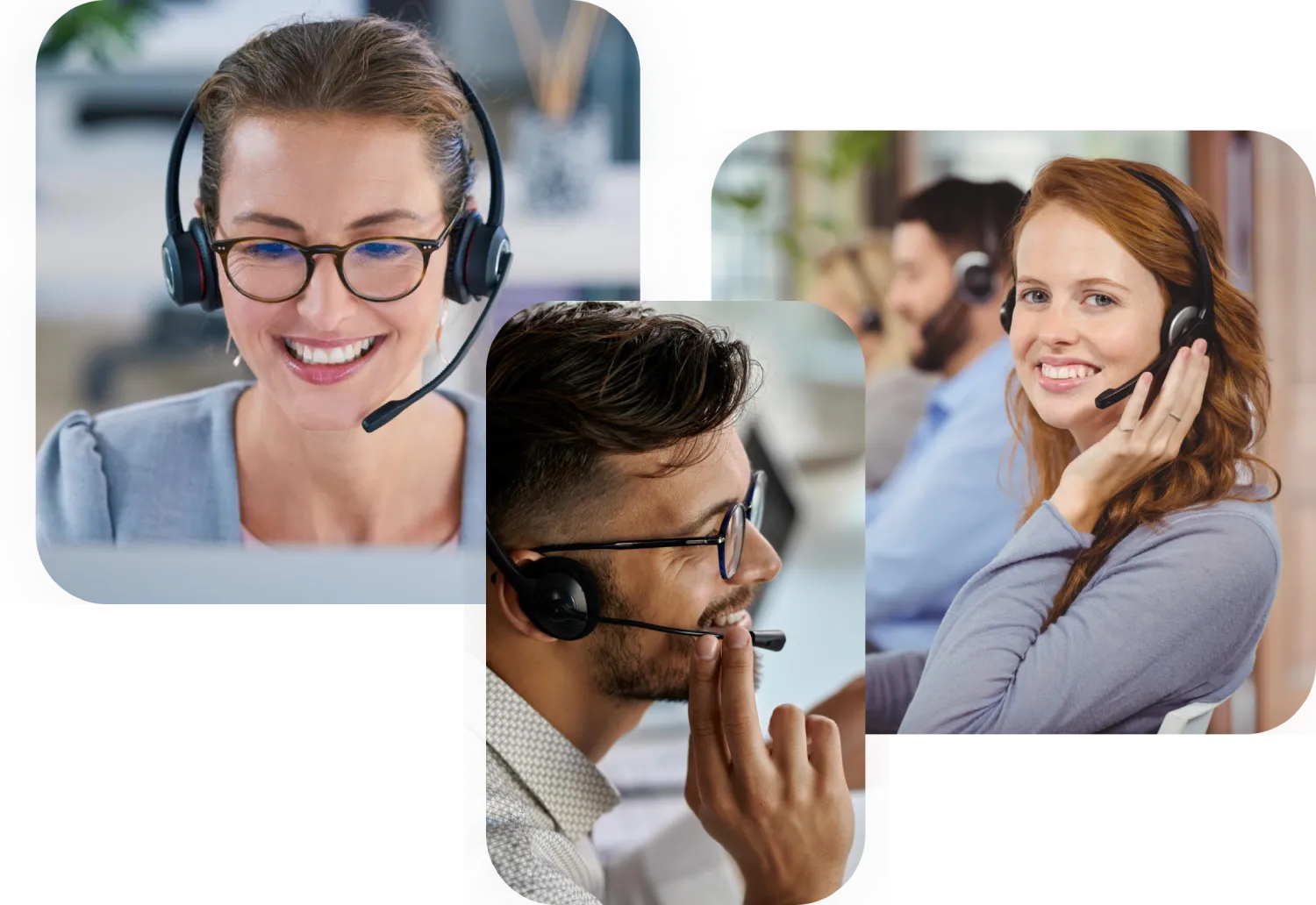 Tre operatori di call center con cuffie mentre sorridono e parlano ai clienti in un ufficio moderno.