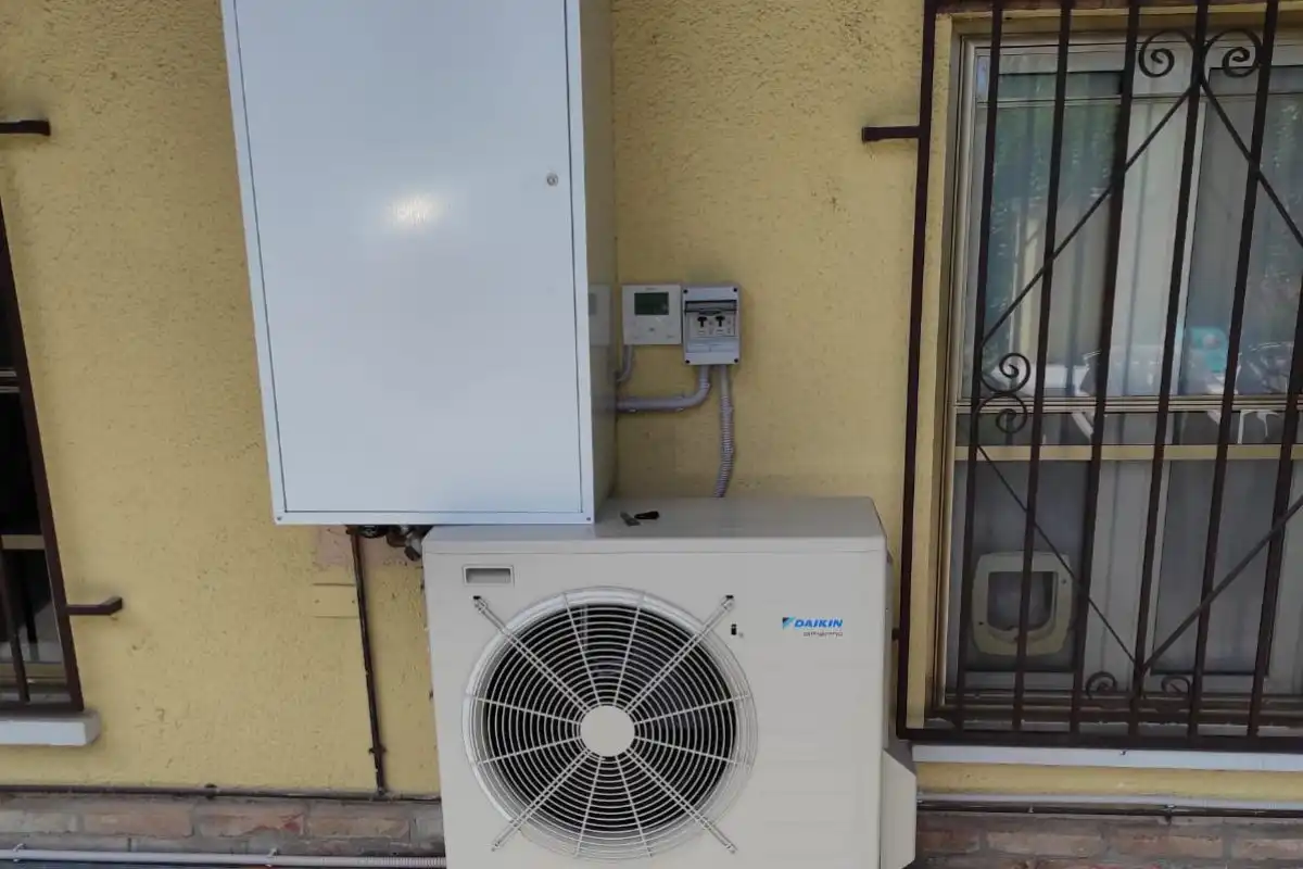 Pompa di calore ibrida, unità esterna e interna